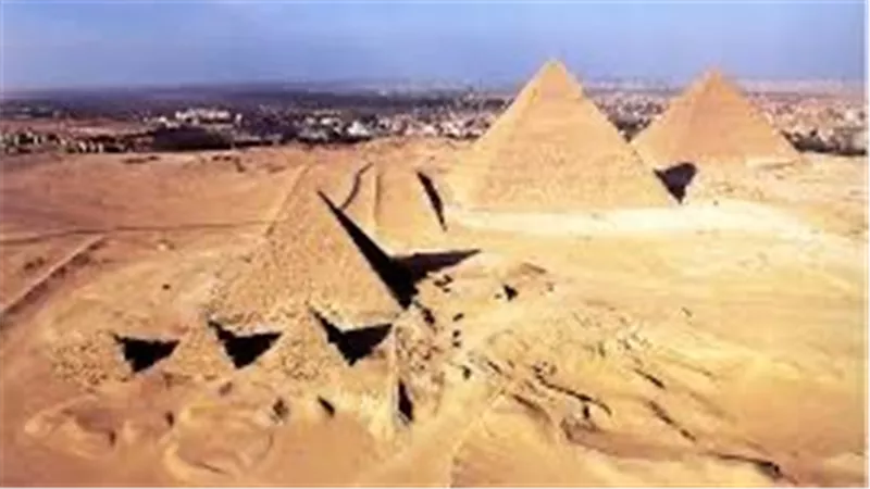 خطة بقيمة 30 مليون دولار لتطوير السياحة حول الأهرامات 