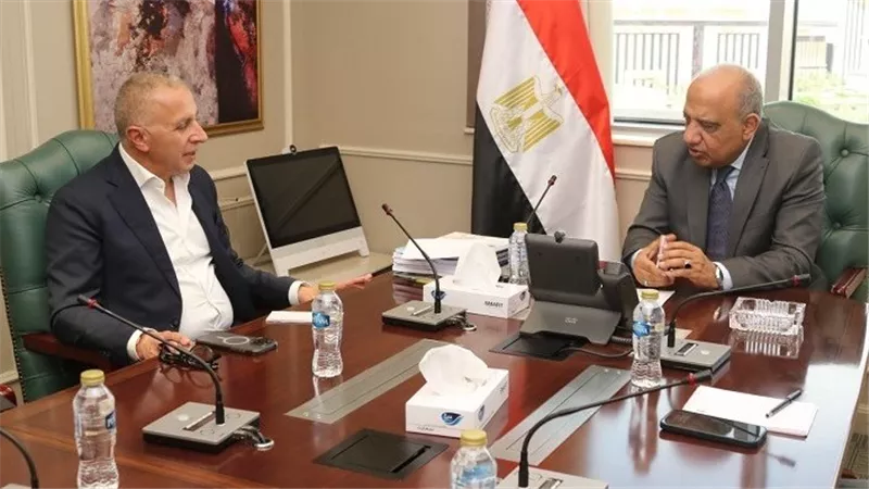 وزير الكهرباء يبحث مع 