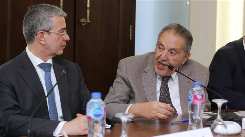 «أموى» و«الوكيل» يكرمان أوائل الدورات المتميزة للتخليص الجمركى