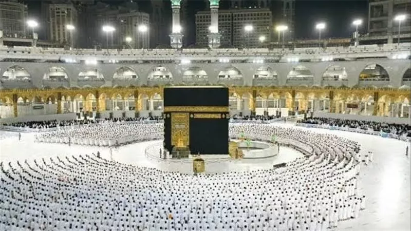 وزير السياحة يعتمد ضوابط موسم عمرة 1447 هـ لضمان تنظيم محكم 