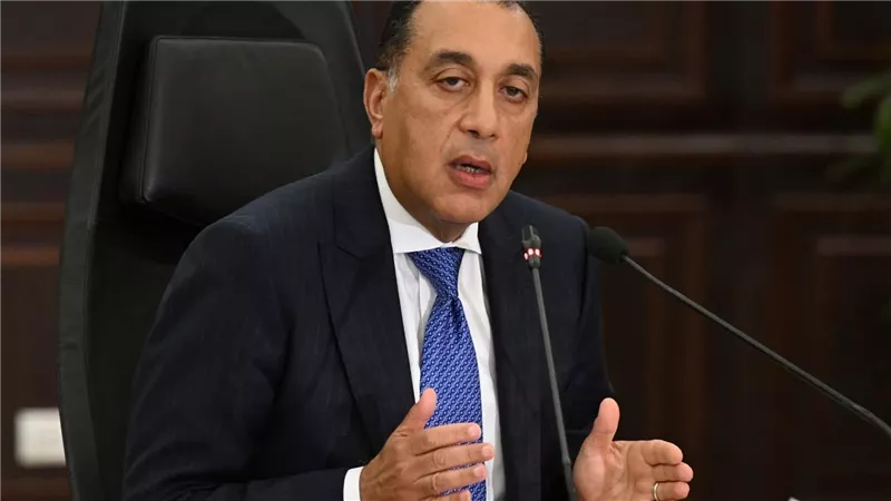 رئيس الوزراء يوجه بإعفاء كامل من المصروفات الدراسية لأسر الـ19 شهيدة 