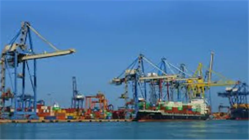 اصطدام سفينة برصيف شركة الإسكندرية لتداول الحاويات في ميناء الدخيلة