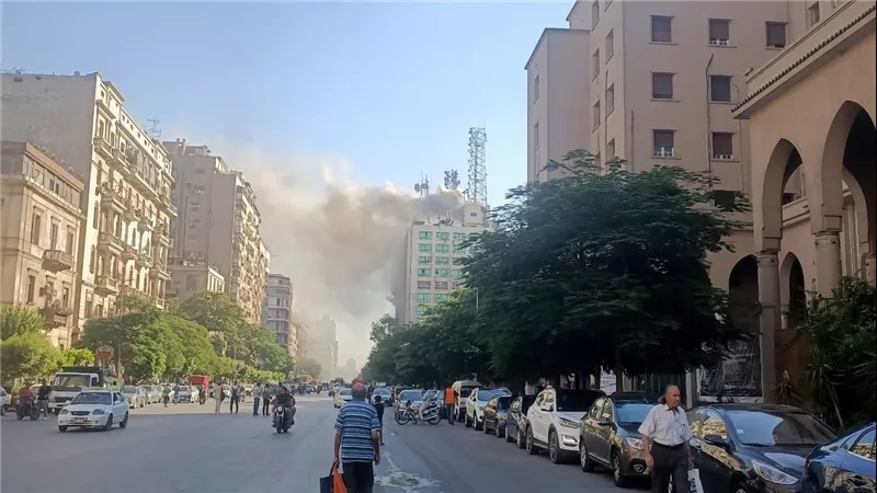 حريق مفاجئ في سنترال رمسيس يُربك خدمات الاتصالات والإنترنت وسط القاهرة