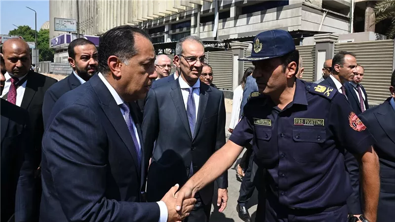 رئيس الوزراء يتفقد 