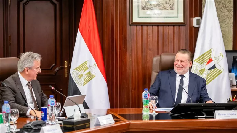 محافظ البنك المركزي يستقبل وفدًا من البنك الأوروبي لإعادة الإعمار والتنمية لبحث أوجه التعاون المشترك