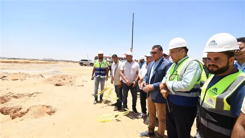 وزير الإسكان يتفقد محاور الطرق ومحطة مياه الشرب الجديدة بمدينة السادات