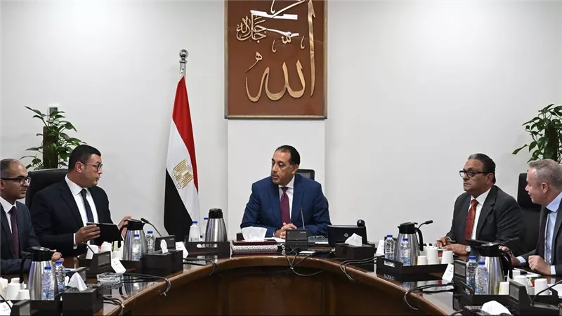 رئيس الوزراء يتابع تنفيذ الخطة الاستراتيجية لتحلية مياه البحر