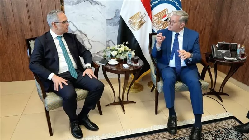  وزير البترول والثروة المعدنية يبحث مع شركة 
