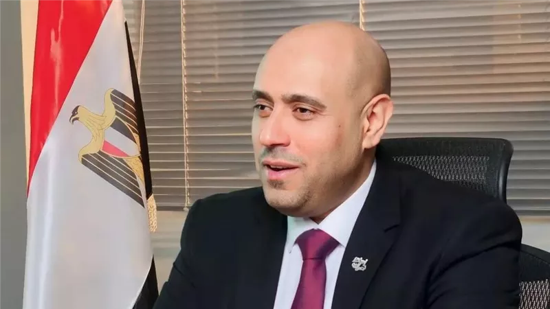 خبير تكنولوجي يقترح على وزير الكهرباء إلزام المباني الجديدة باستخدام الطاقة الشمسية لتغطية احتياجاتها