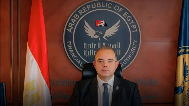 رئيس الرقابة المالية يلتقي السفير الإيطالي ويستعرض فرص الشراكة في القطاع المالي 
