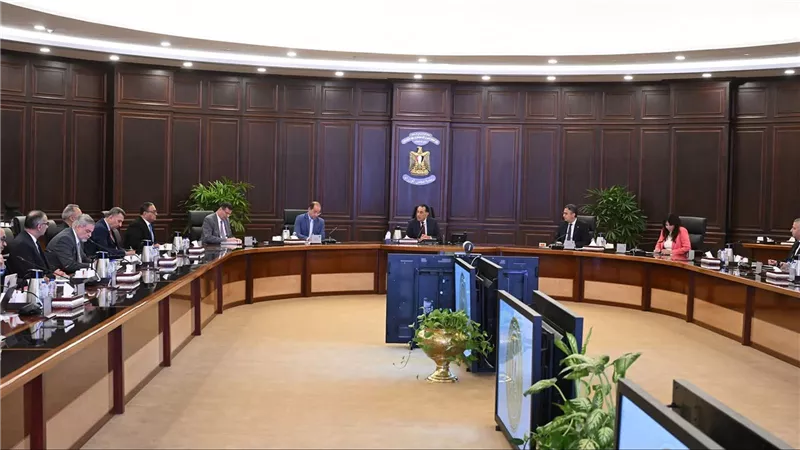 رئيس الوزراء يتابع تنفيذ توجيهات الرئيس بإنشاء مركز عالمي للحبوب