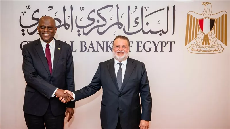 محافظ البنك المركزى يستقبل نظيره النيجيرى ويصحبه فى جولة بدار طباعة النقد