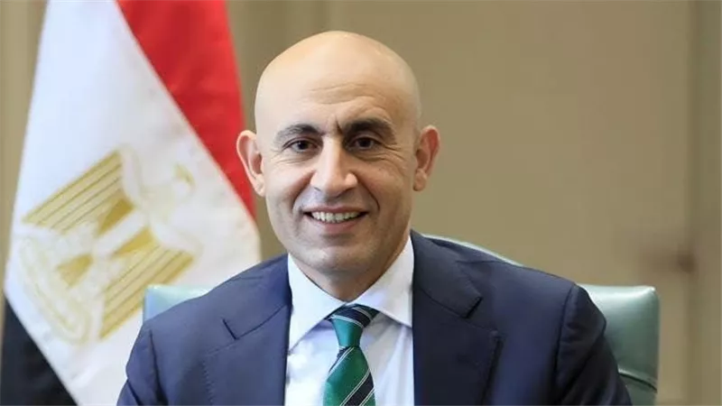 وزير التعليم يعتمد جداول امتحانات الدور الثاني للدبلومات الفنية 