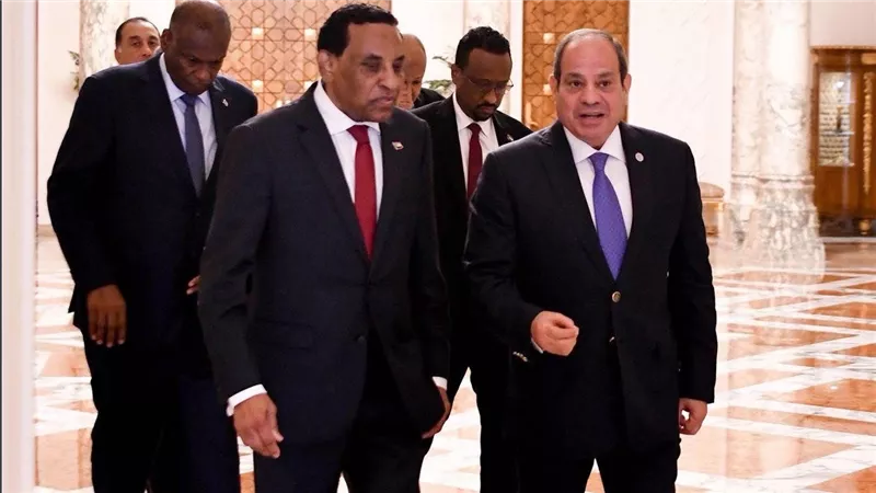 الرئيس السيسي يستقبل رئيس الوزراء الانتقالي السوداني