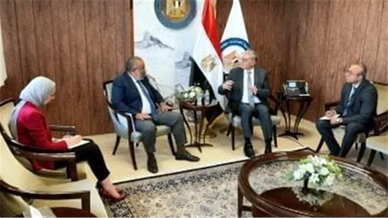 وزير البترول يبحث تسريع إجراءات اطلاق استثمارات لتعظيم القيمة المضافة من الفوسفات