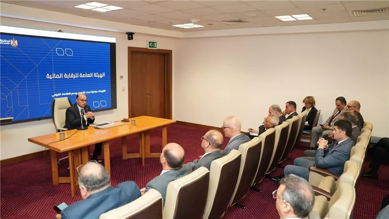 رئيس هيئة الرقابة المالية يلتقي بالسفراء المنقولين للعمل بالسفارات والبعثات المصرية بالخارج