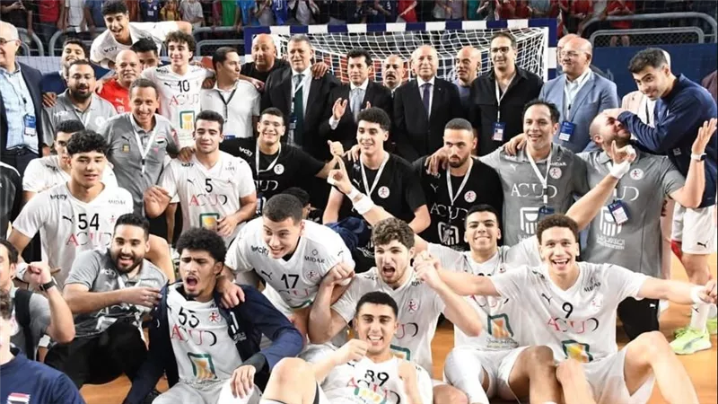 وزير الرياضة يهنئ منتخب شباب اليد بالتأهل لربع نهائي بطولة العالم