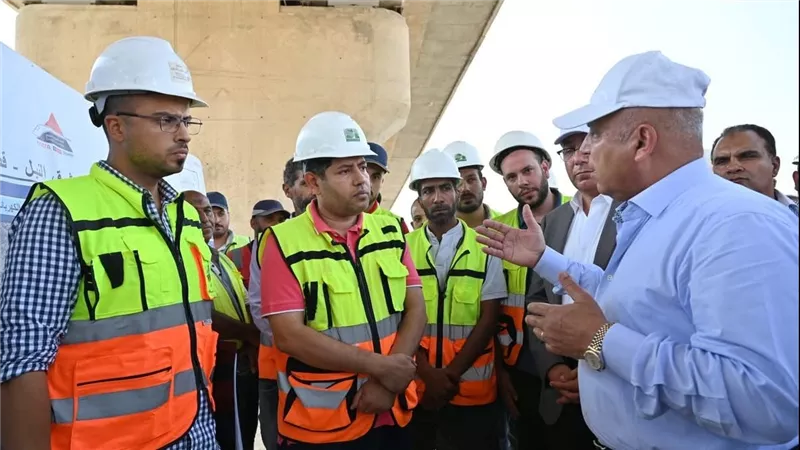 وزير الصناعة والنقل يتابع المراحل النهائية للخط الأول للقطار الكهربائي السريع
