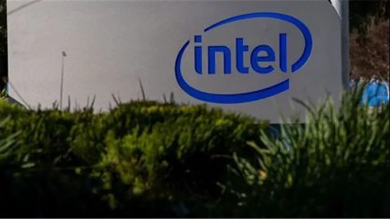 ترمب: الحكومة الأميركية ستحصل على 10% من أسهم “إنتل”