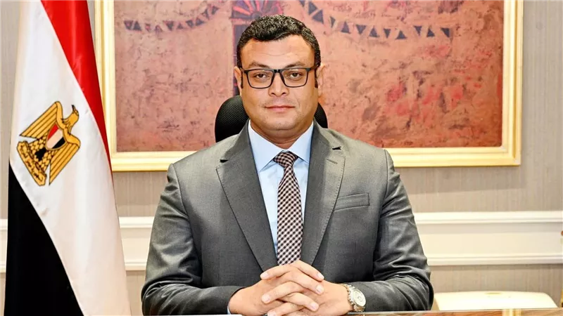وزير الإسكان يتابع سير العمل بالمشروعات الخدمية والبنية الأساسية بالمرحلة العاجلة بمدينة السويس الجديدة