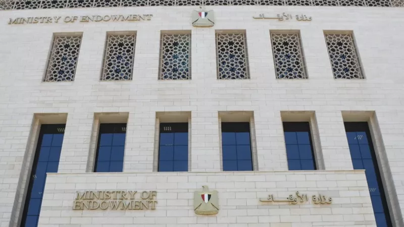  الأوقاف: فتح تحقيق عاجل لكشف ملابسات مقطع لشاب يسىء فيه للمولد النبوى