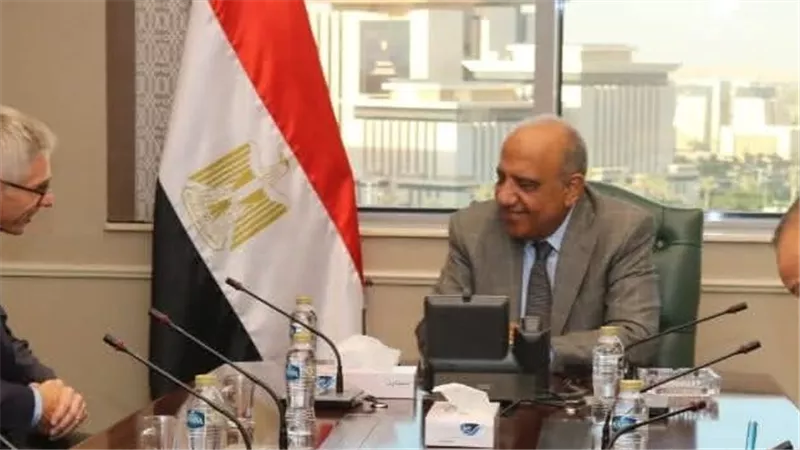 وزير الكهرباء يبحث مع شركة “ABB” العالمية تعزيز التعاون لتطوير الشبكة الكهربائية