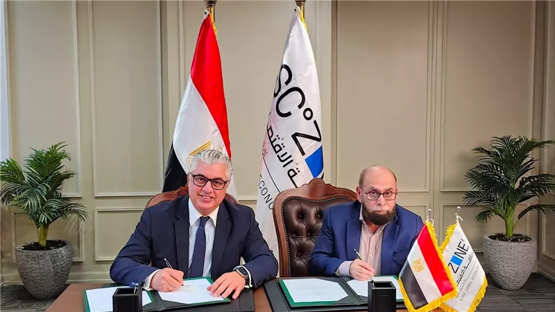 باستثمارات 1.7 مليار جنيه.. اقتصادية قناة السويس توقع عقد مشروع “إنترلووب جروب” الباكستانية بالقنطرة غرب