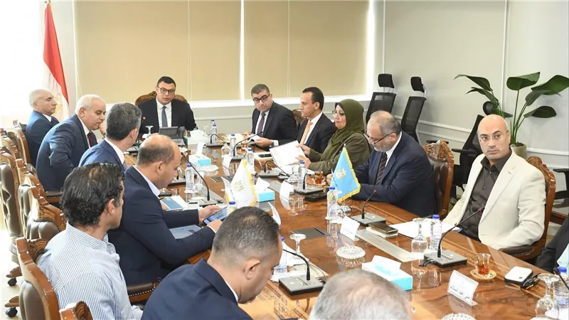 وزير الإسكان يُتابع معدلات تسويق وتسليم عدد من المشروعات والفرص الاستثمارية بالمدن الجديدة