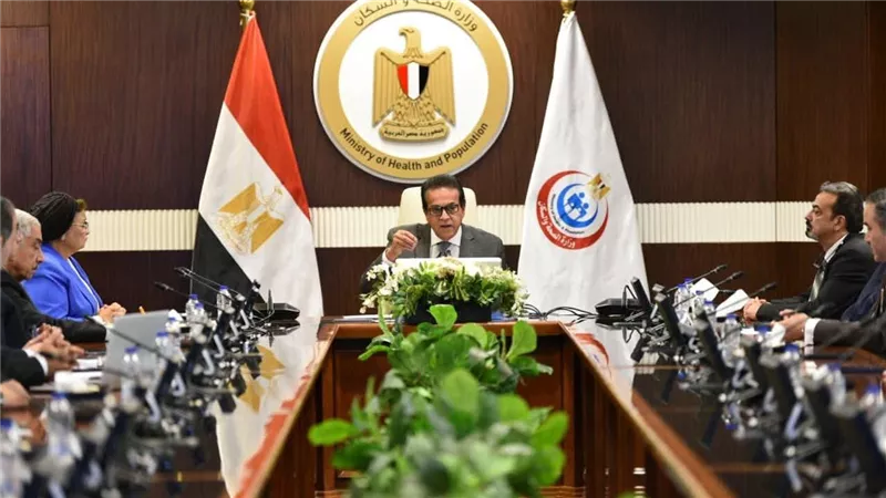 الصحة تبحث مع القطاع الخاص ضوابط الطوارئ والحد من الولادات القيصرية