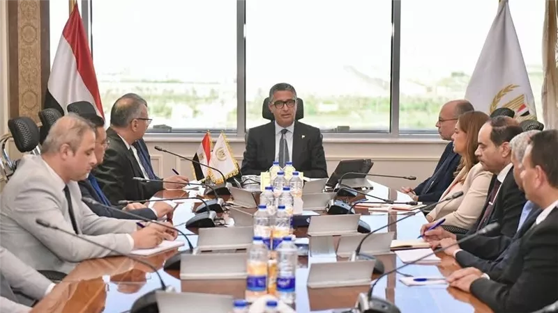وزير التموين يجتمع بالقيادات الجديدة لمتابعة الانضباط الرقابي على الأسواق