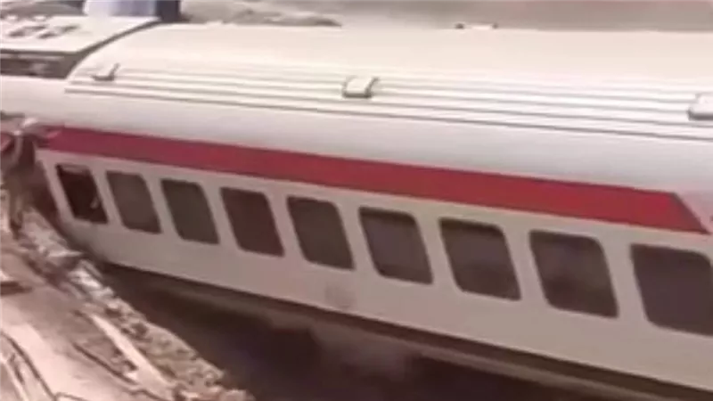 إصابة 29 راكبًا في انقلاب قطار الإسكندرية مطروح