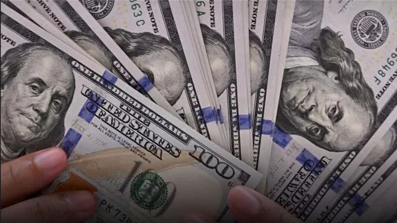 تراجع سعر الدولار أمام الجنيه بعد خفض الفائدة 2%