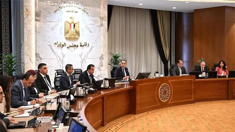 مدبولي: تطبيقات مثل “تيك توك” تهدد الأسرة المصرية.. وآليات لضبط المنظومة قريبًا