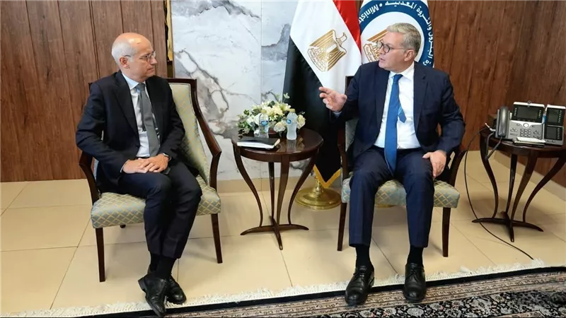 وزير البترول يبحث مع “توتال إنرجيز” تعزيز التعاون الاستثماري في شرق المتوسط