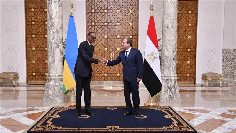 الرئيس السيسي يستقبل رئيس رواندا في قصر الاتحادية