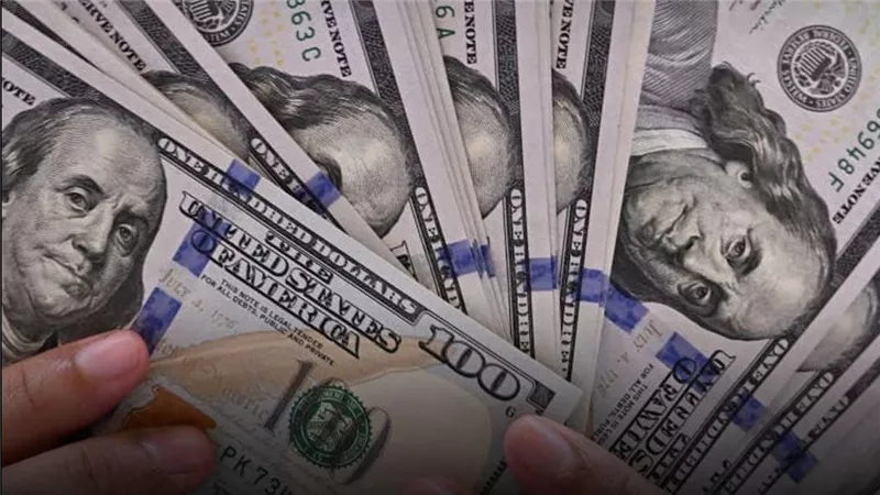 الفقي: خفض الفائدة إلى 23.25% خطوة مهمة.. والجنيه مقوّم بأقل من قيمته 