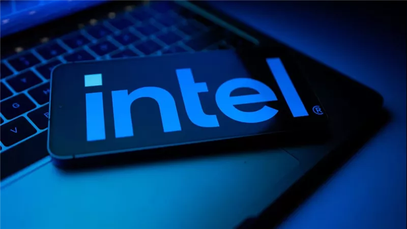 واشنطن تضخ 11.1 مليار دولار في إنتل بعد تعديل اتفاق “قانون الرقائق” 