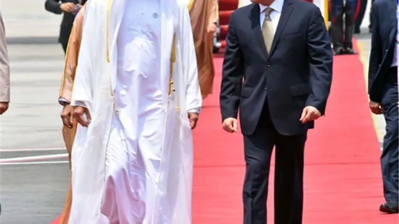 الرئيس السيسي يستقبل الشيخ محمد بن زايد في مطار القاهرة لبحث تعزيز العلاقات الأخوية بين مصر والإمارات