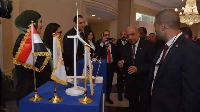 وزير الكهرباء والطاقة المتجددة يفتتح معرض صناعة المهمات والمعدات الكهربائية