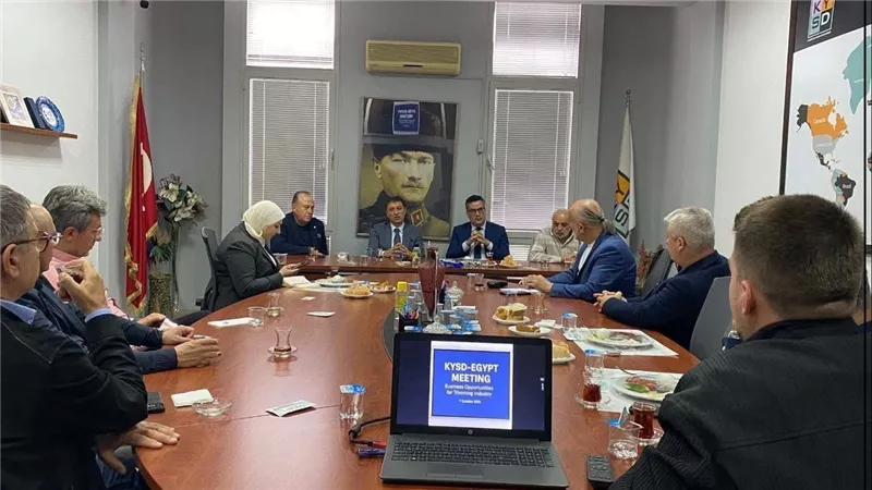 التمثيل التجاري المصري يبحث جذب استثمارات تركية جديدة في قطاع مستلزمات الملابس