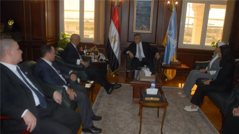 جهاز تنمية المشروعات يدرس التوسع في تمويل المشروعات الصناعية للشباب بالتعاون مع محافظة الإسكندرية 