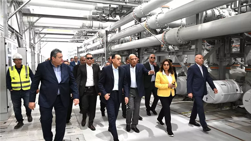 رئيس الوزراء يتفقد مراحل التشغيل التجريبي لمشروع الربط الكهربائي المصري السعودي 