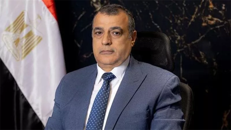 وزير الدولة للإنتاج الحربي يتفقد شركة هليوبوليس للصناعات الكيماوية 