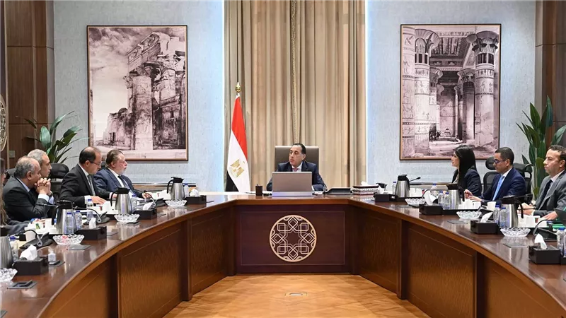 رئيس الوزراء يتابع جهود لجنة إدارة الدين العام الخارجي وتنظيم الاقتراض