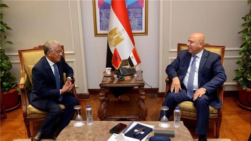 الوزير يبحث مع سفير المغرب بالقاهرة تعزيز التعاون الصناعي والنقلي بين البلدين