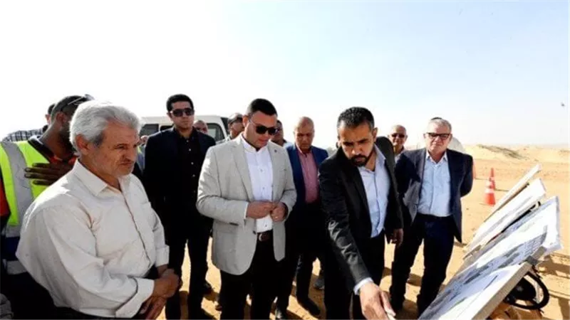 وزير الإسكان يتفقد الطرق والمرافق بمنطقة الأمل فى مدينة العبور الجديدة