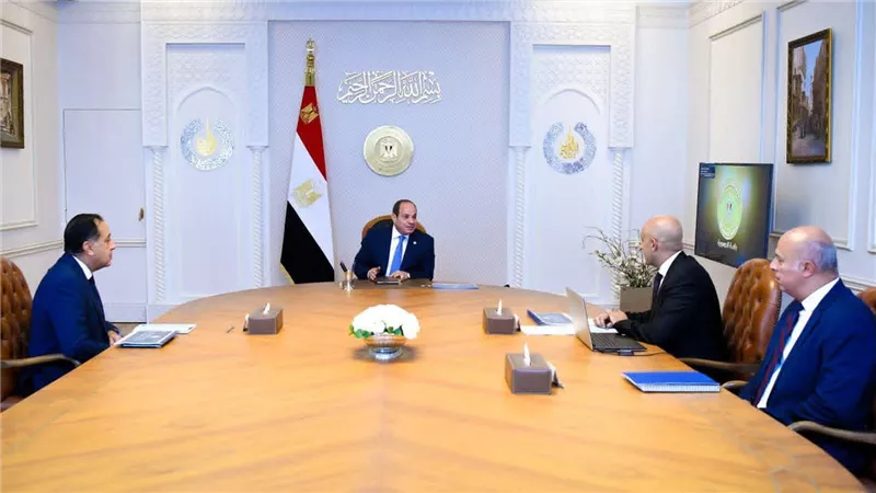 السيسي يتابع انتظام العام الدراسي الجديد ويوجه بصرف حافز 1000 جنيه للمعلمين 