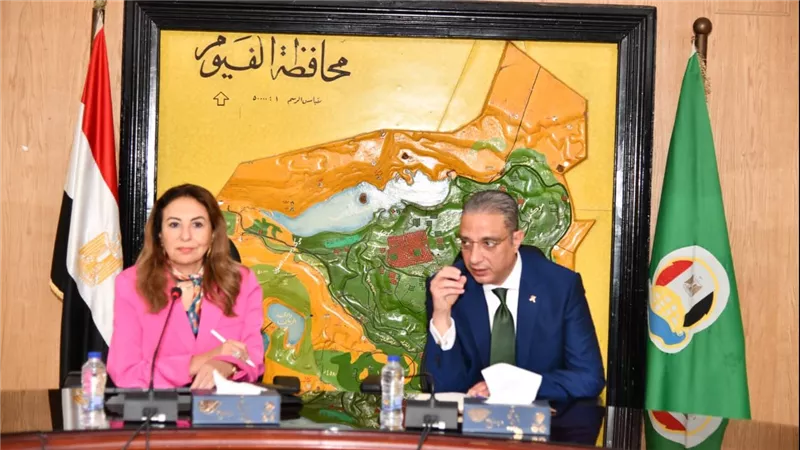 محافظ الفيوم ونائب وزير الاتصالات يبحثان تنفيذ خطط التطوير المؤسسي الرقمي 