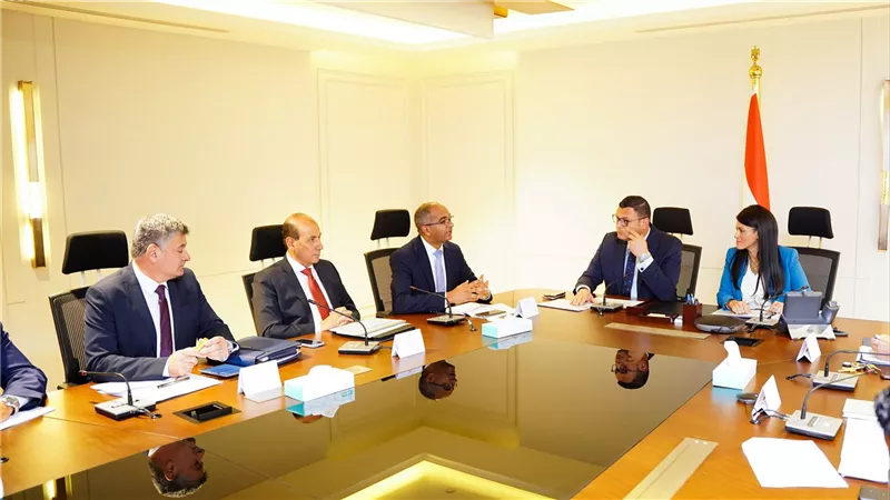 وزيرة التخطيط ووزير الإسكان يناقشان الموقف التنفيذي لمبادرة 