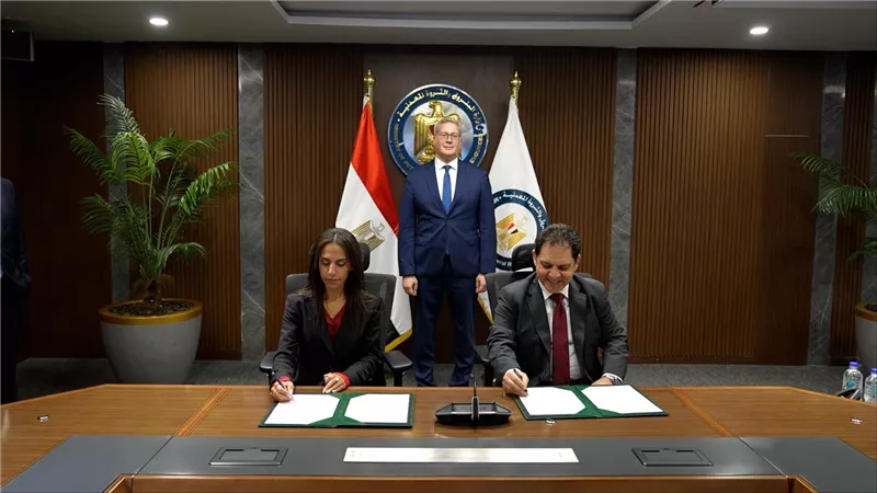 وزير البترول يشهد توقيع اتفاقية مع القطاع الخاص المصري في مشروعات تصنيع الفوسفات